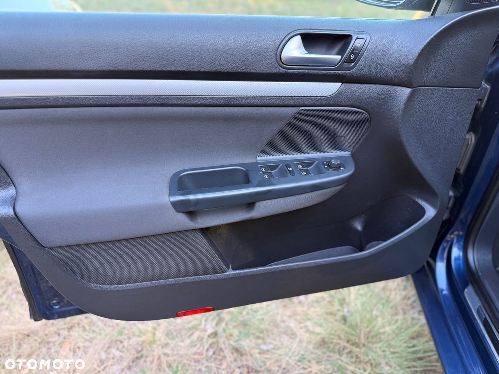 Volkswagen Golf 1.6 TDI DPF BlueMotion Technology MATCH - 9