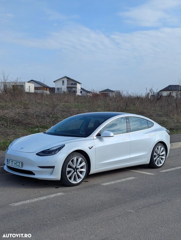 Tesla Model 3 - 5