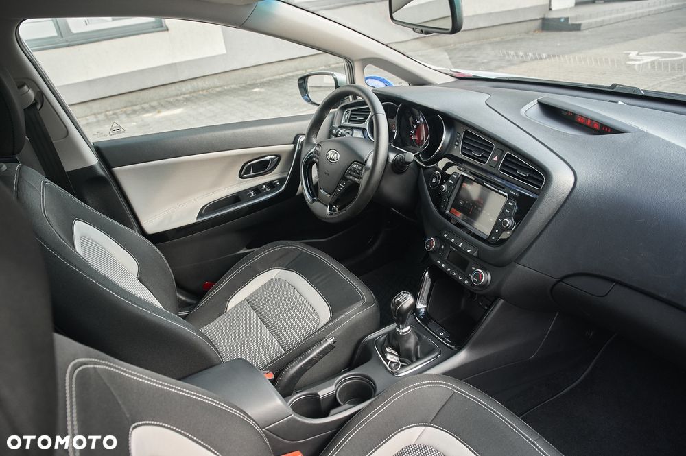 Kia Ceed 1.6 CRDi 128 Spirit - 25