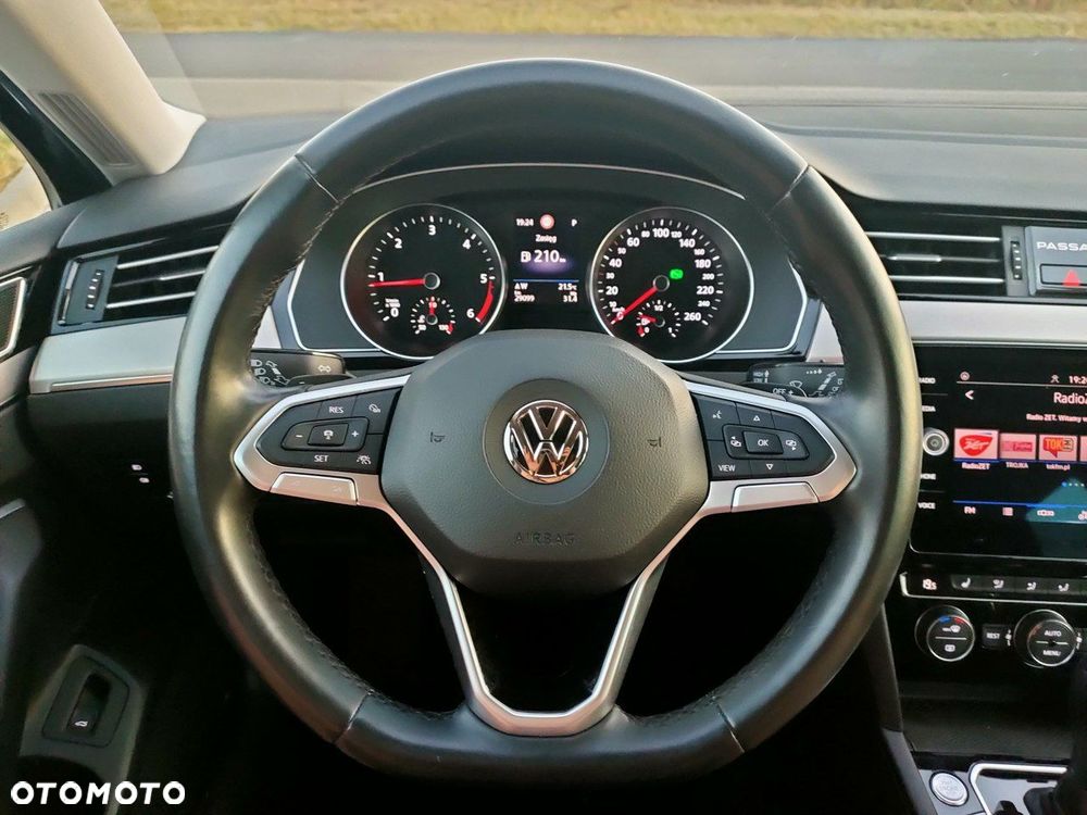 Volkswagen Passat - 19