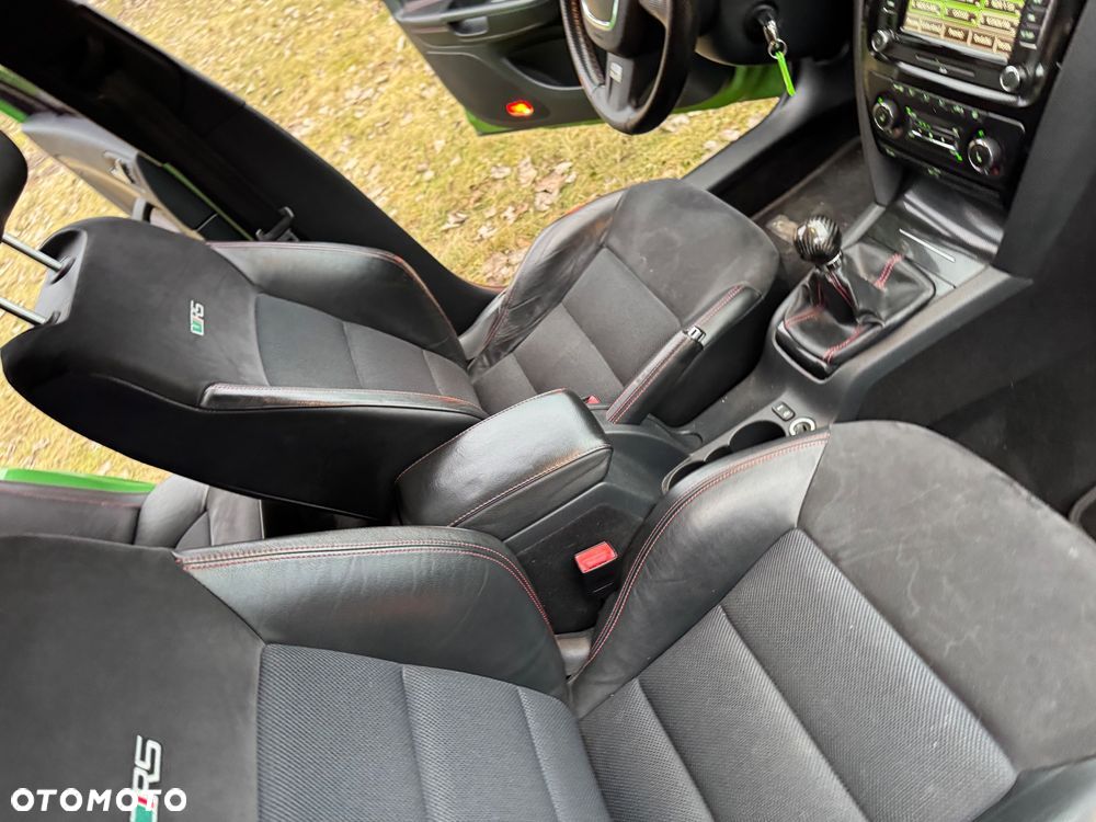 Skoda Octavia Combi 2.0 TDI DPF RS - 27