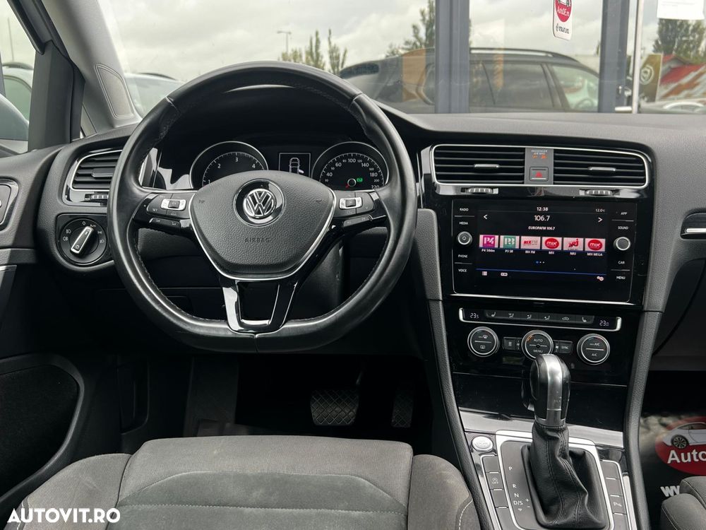 Volkswagen Golf - 8