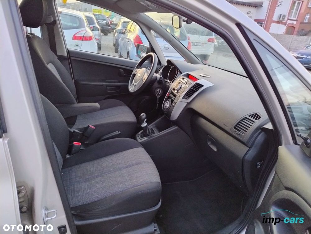 Kia Venga - 10