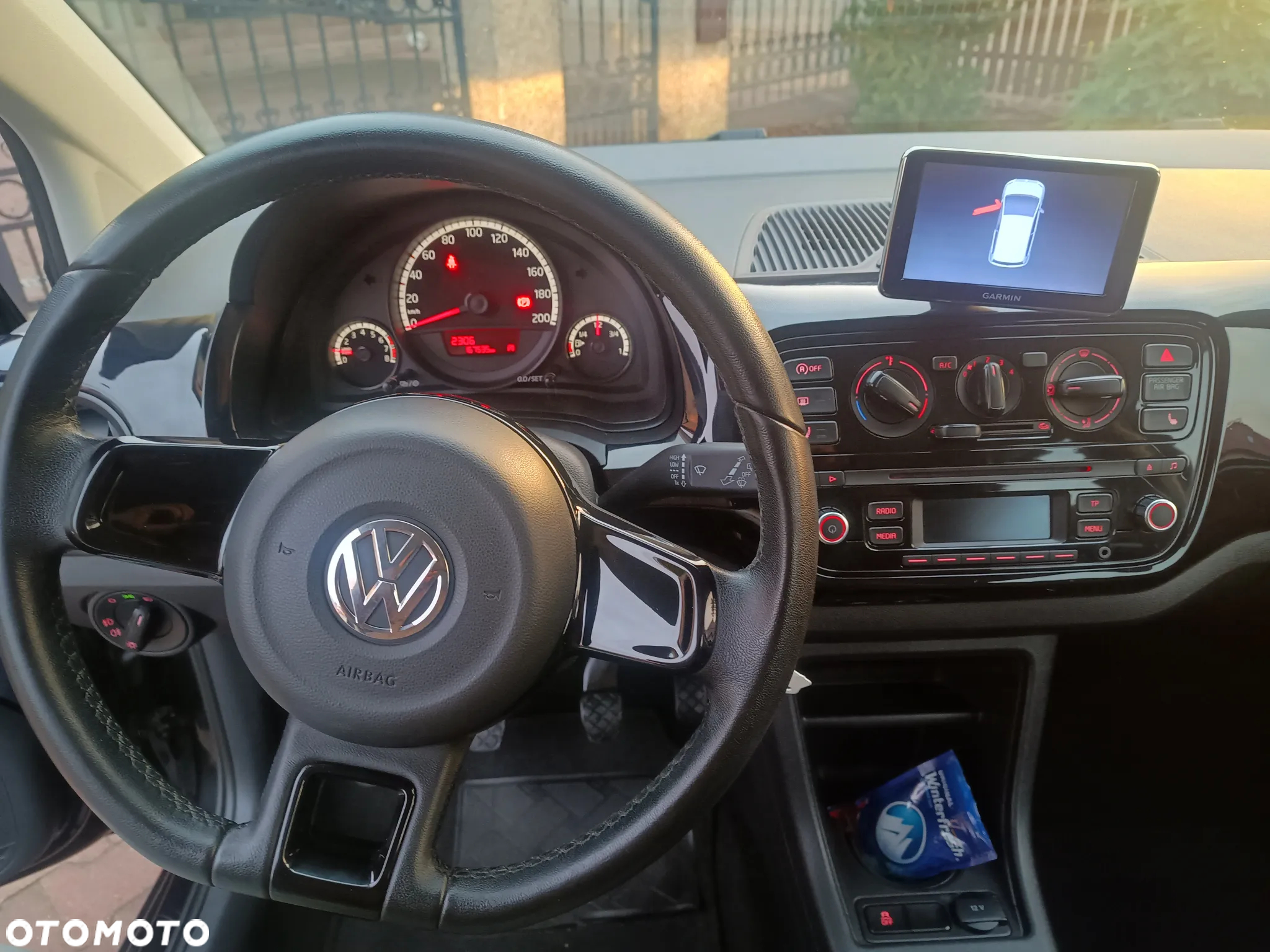Volkswagen up! (BlueMotion Technology) high - 16