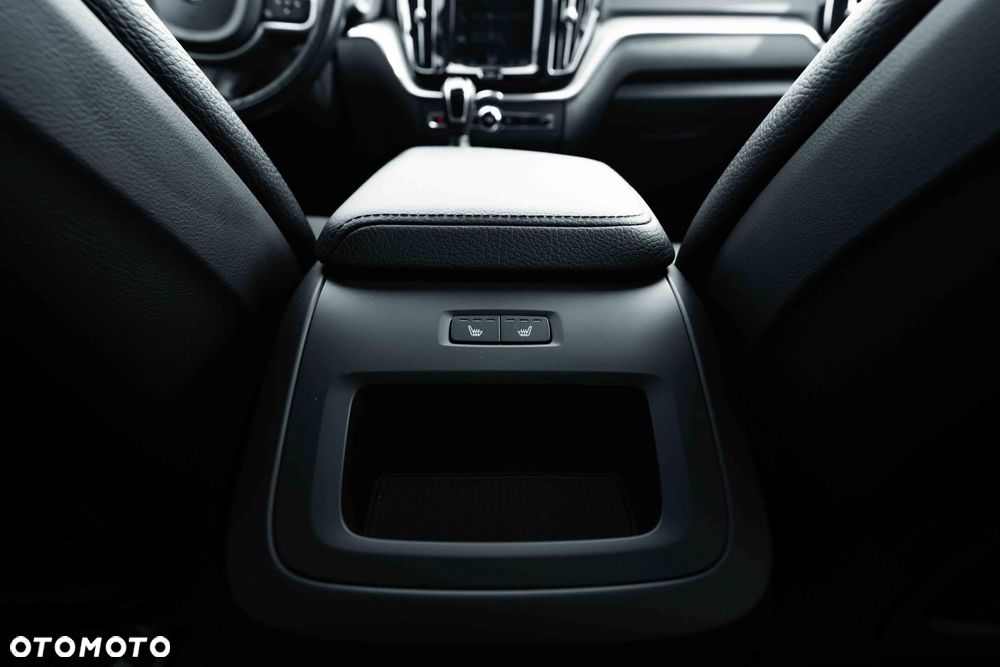 Volvo XC 60 D3 Momentum Pro - 35