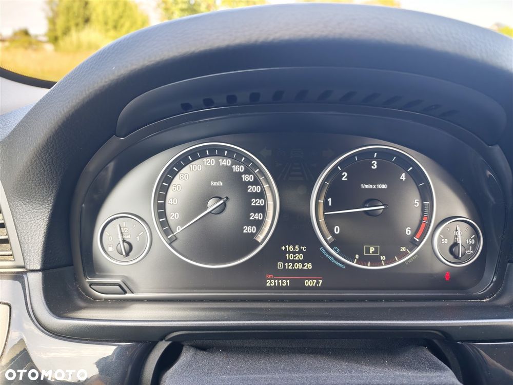 BMW Seria 5 530d xDrive - 39