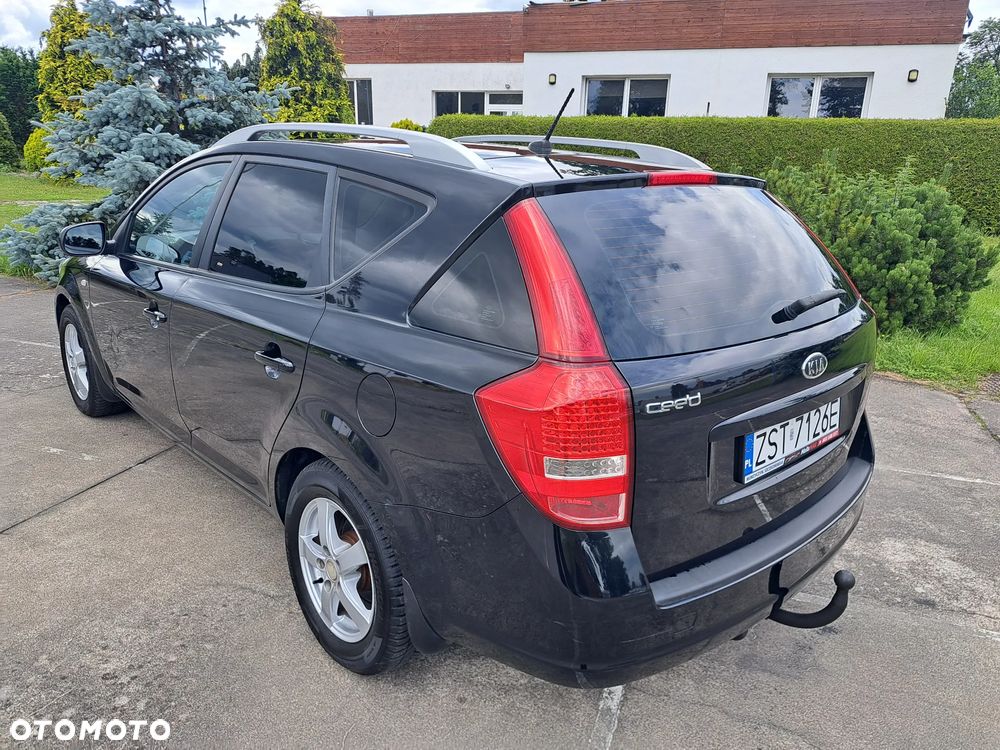 Kia Ceed 1.6 L - 13