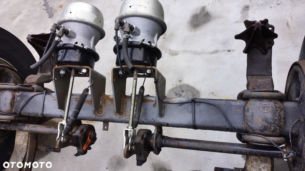 Oś BPW Naczepa Przyczepa  Mega Resor Pół resor Felga 19.5 Opony 245/45r19.5 - 10