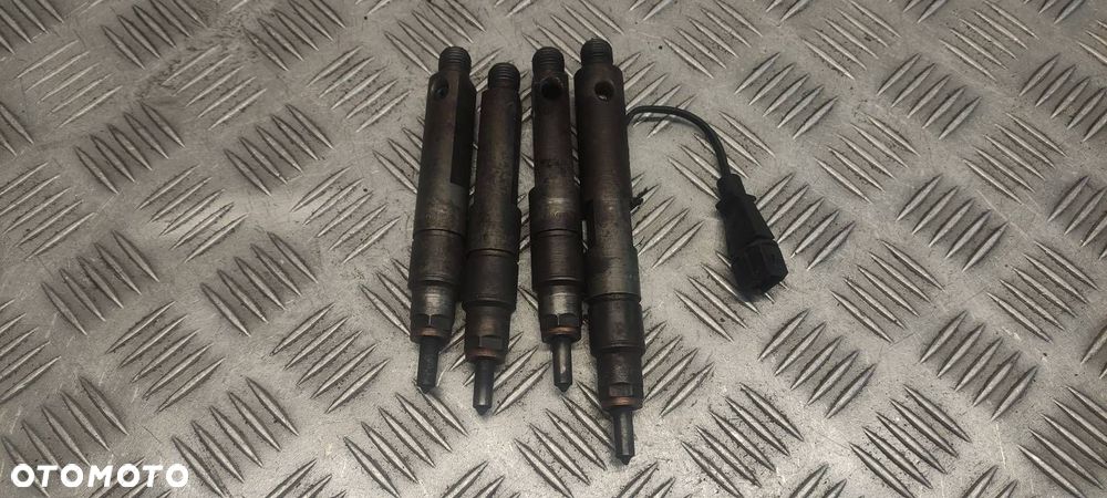 WTRYSKIWACZ KOMPLET STERUJĄCY V40 S40 I 1.9 TD - 1