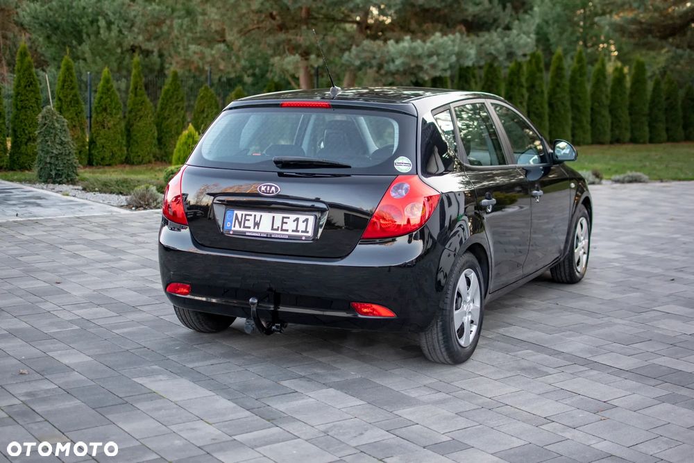 Kia Ceed - 22