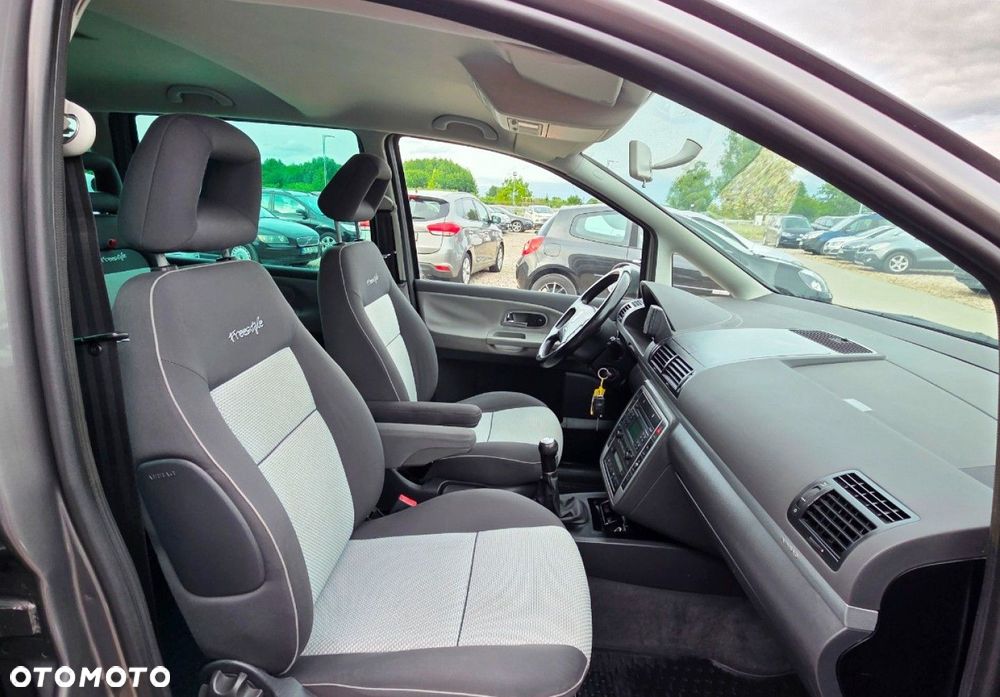 Volkswagen Sharan - 27