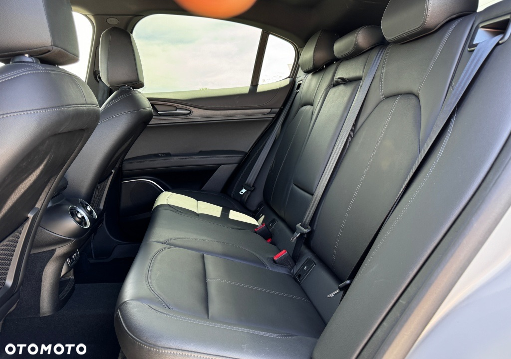 Alfa Romeo Stelvio 2.0 Turbo 16V AT8-Q4 Ti - 19