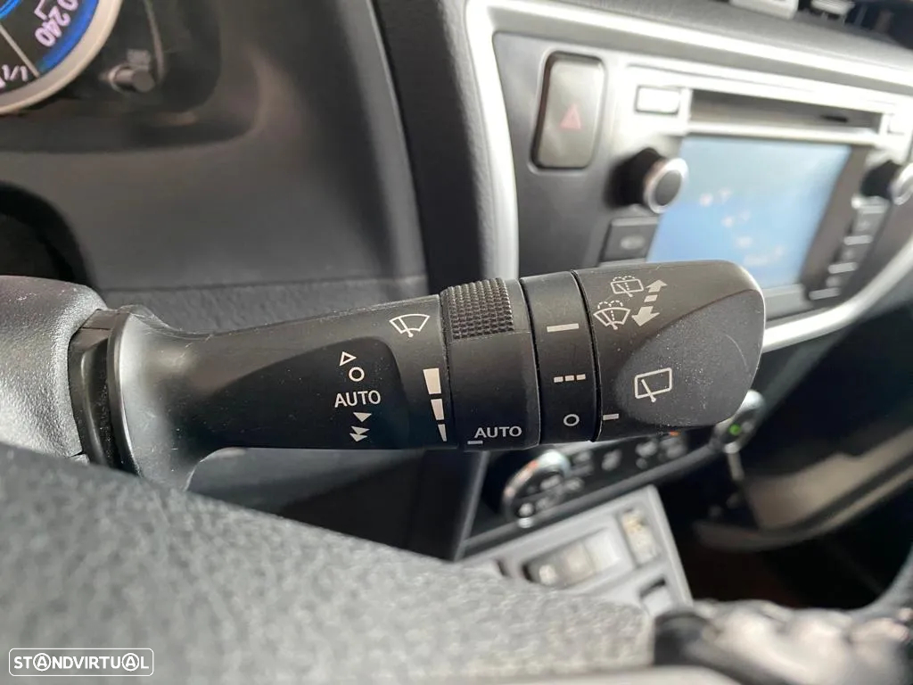 Toyota Auris 1.8 HSD Comfort+J17 - 27