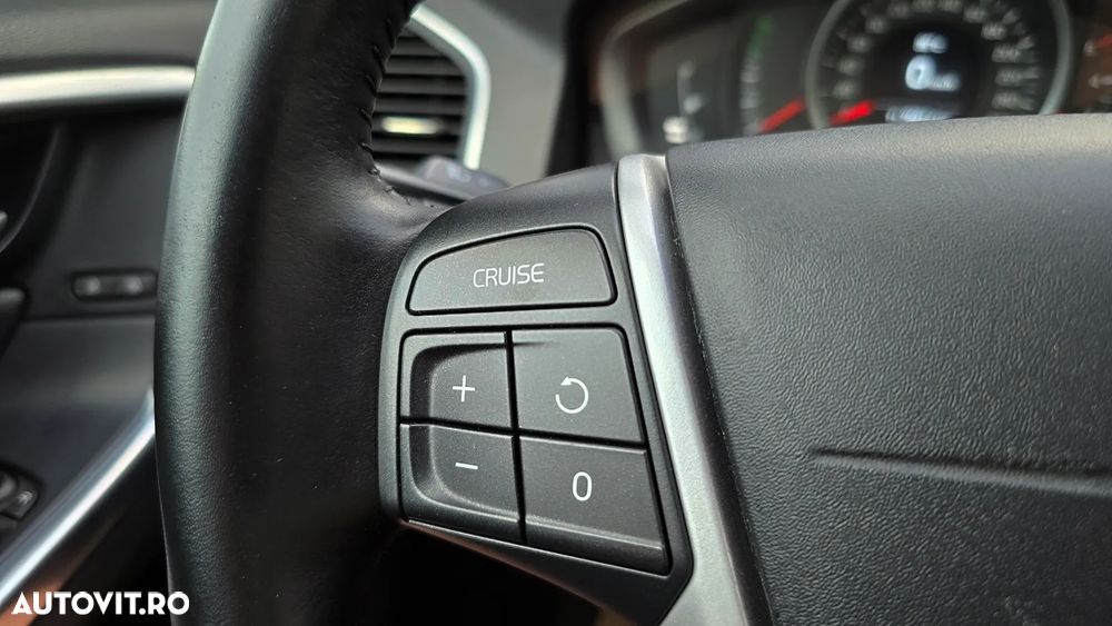 Volvo XC 60 D3 Geartronic Momentum - 38
