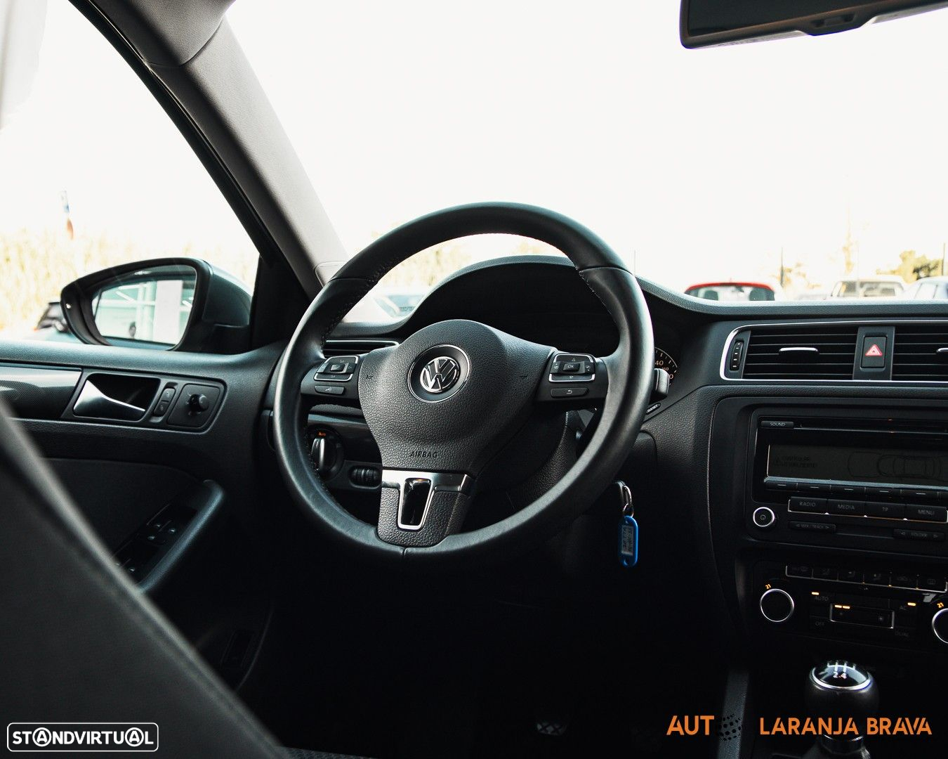 VW Jetta 1.6 TDi Confortline - 25