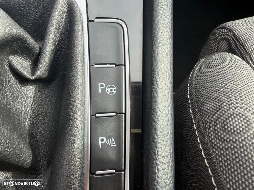 VW Golf 1.6 TDi Highline - 8