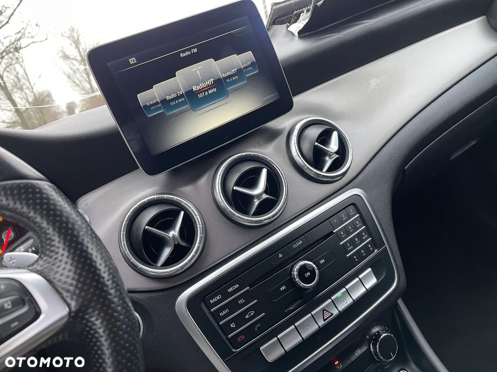 Mercedes-Benz CLA 180 d 7G-DCT AMG Line - 11