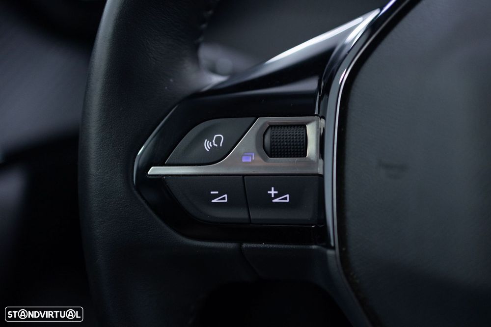 Peugeot e-2008 50 kWh Allure - 13