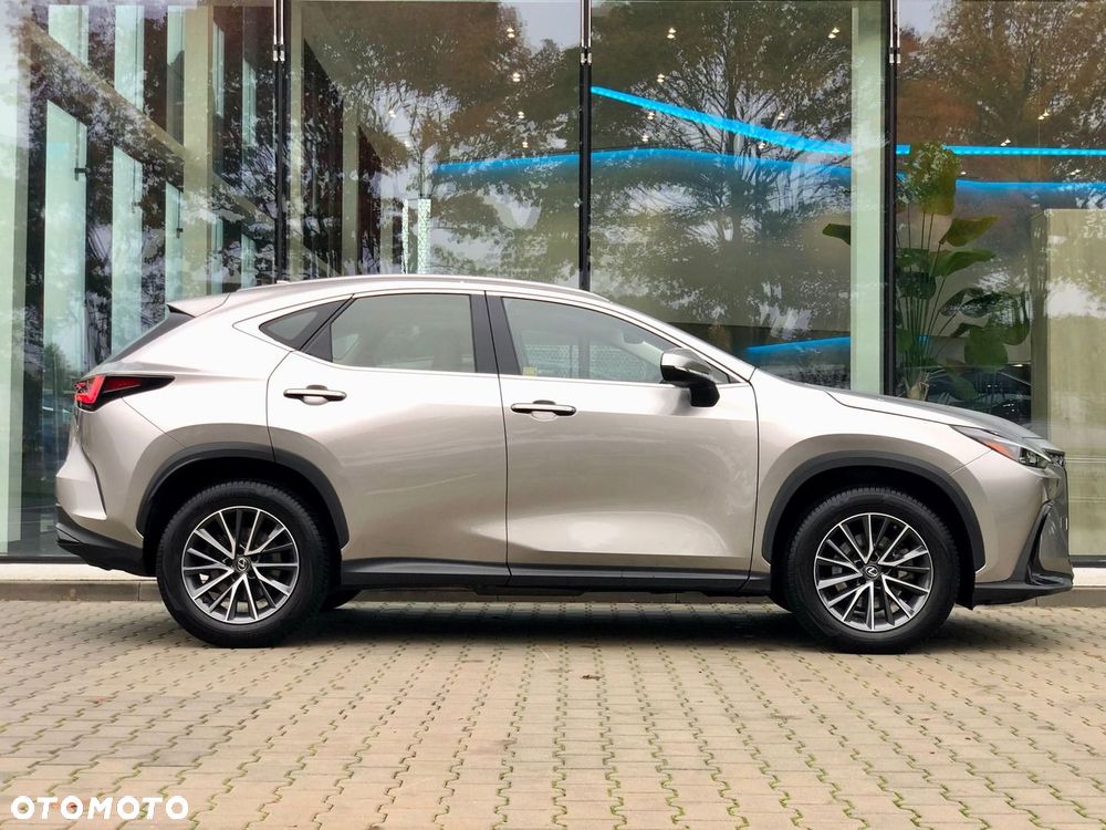 Lexus NX 350h Business AWD - 3