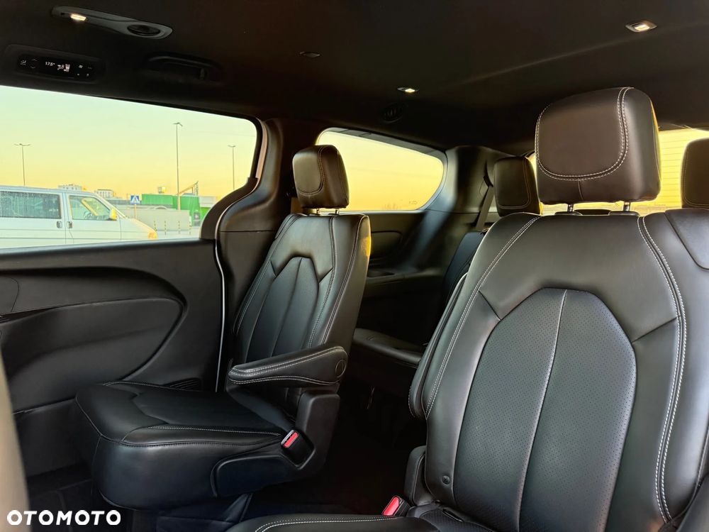 Chrysler Pacifica - 20