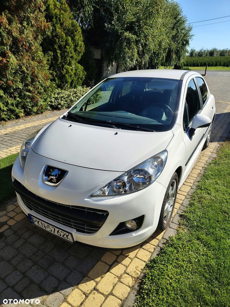 Peugeot 207 2011 photo 2