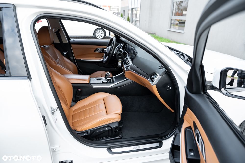 BMW Seria 3 330d xDrive - 24
