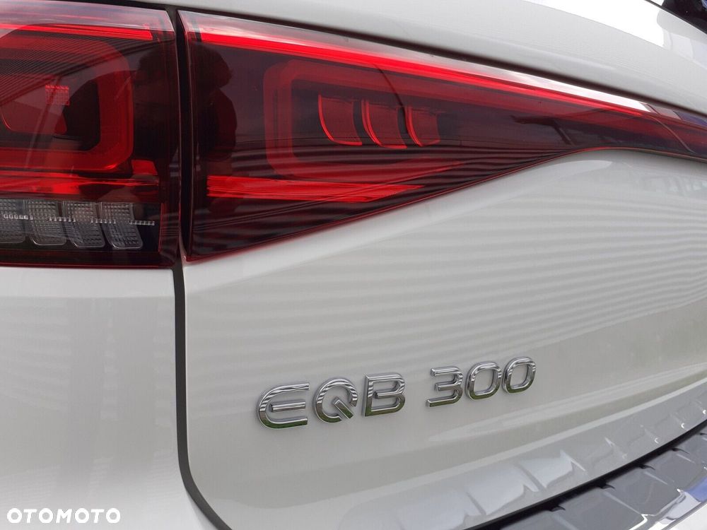 Mercedes-Benz EQB - 32