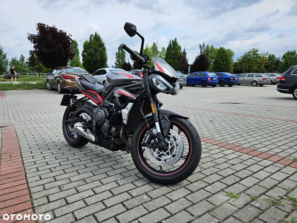 Triumph Street Triple - 8