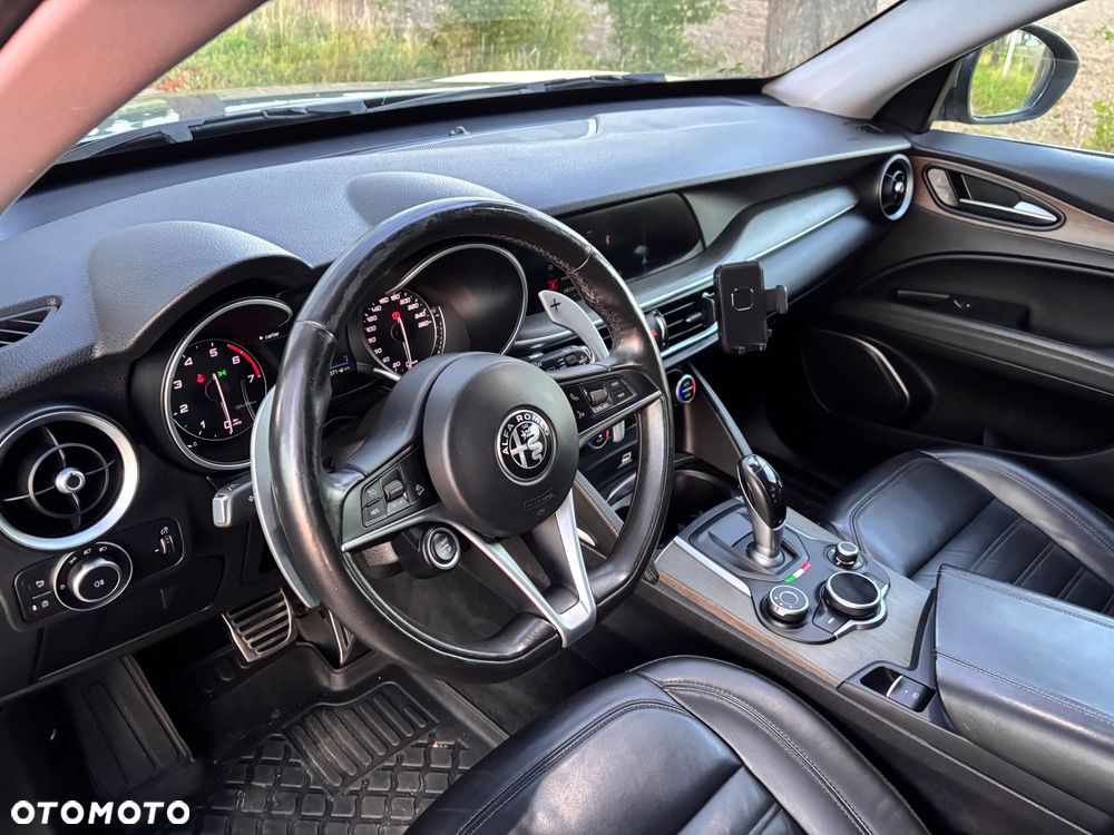 Alfa Romeo Stelvio 2.0 Turbo TI Q4 - 14