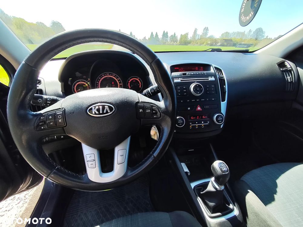 Kia Ceed - 9