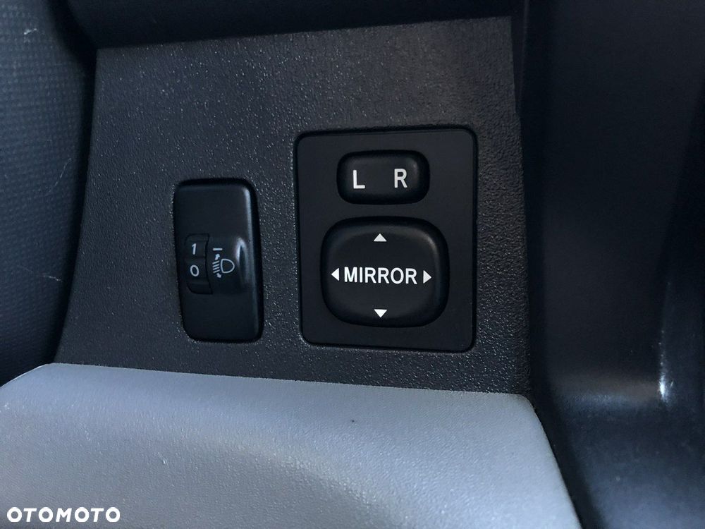 Daihatsu Sirion - 22