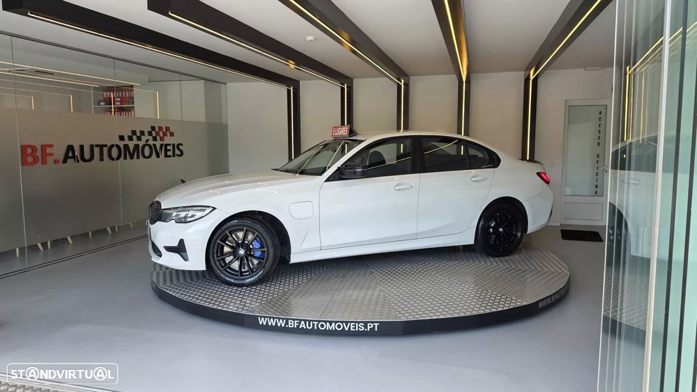 BMW 330 e Line Sport Auto - 14