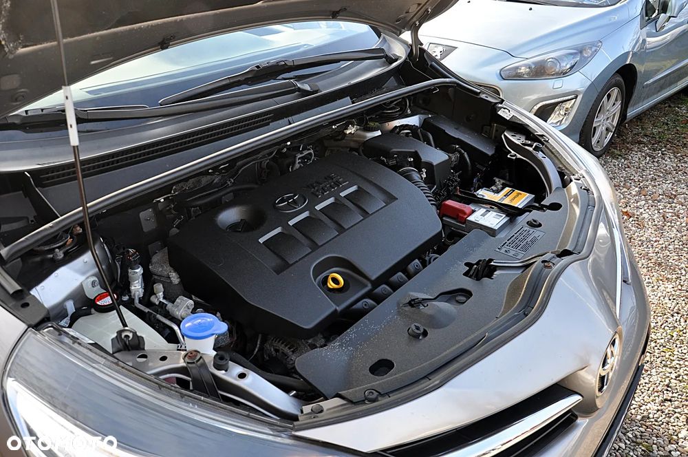 Toyota Verso 1.8 Premium - 29