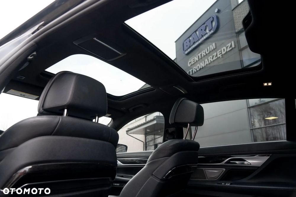 BMW Seria 7 740Li - 31