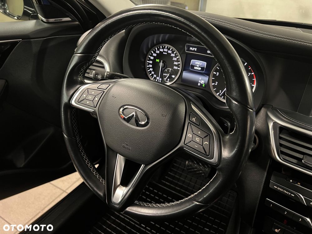 Infiniti Q30 1.6t Premium 7DCT - 26
