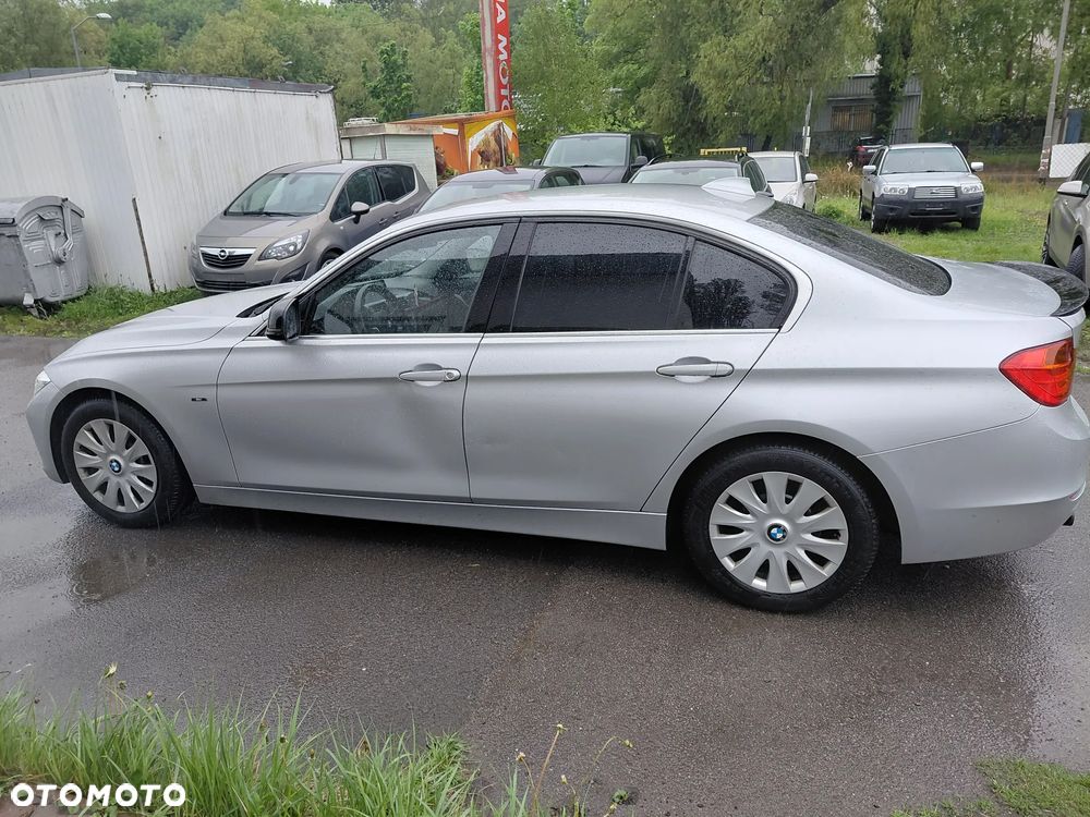 BMW Seria 3 320i Efficient Dynamics Edition Sport Line - 5