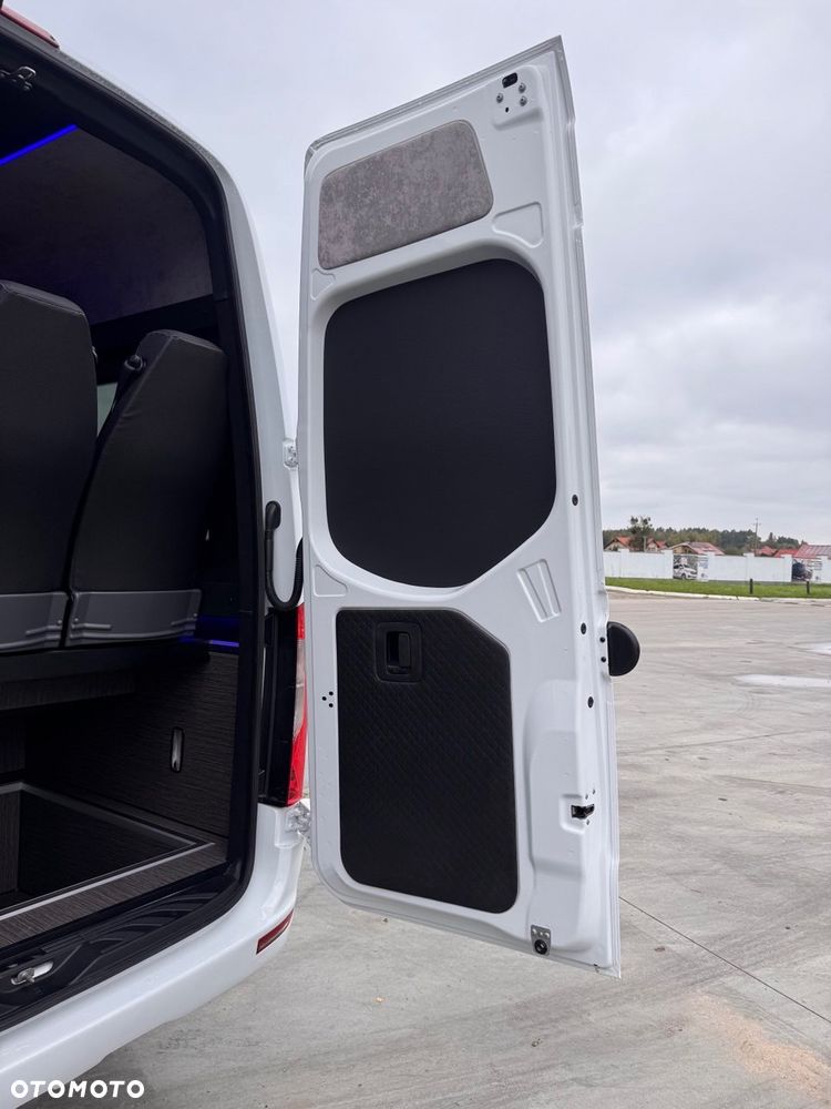 Mercedes-Benz Sprinter - 21