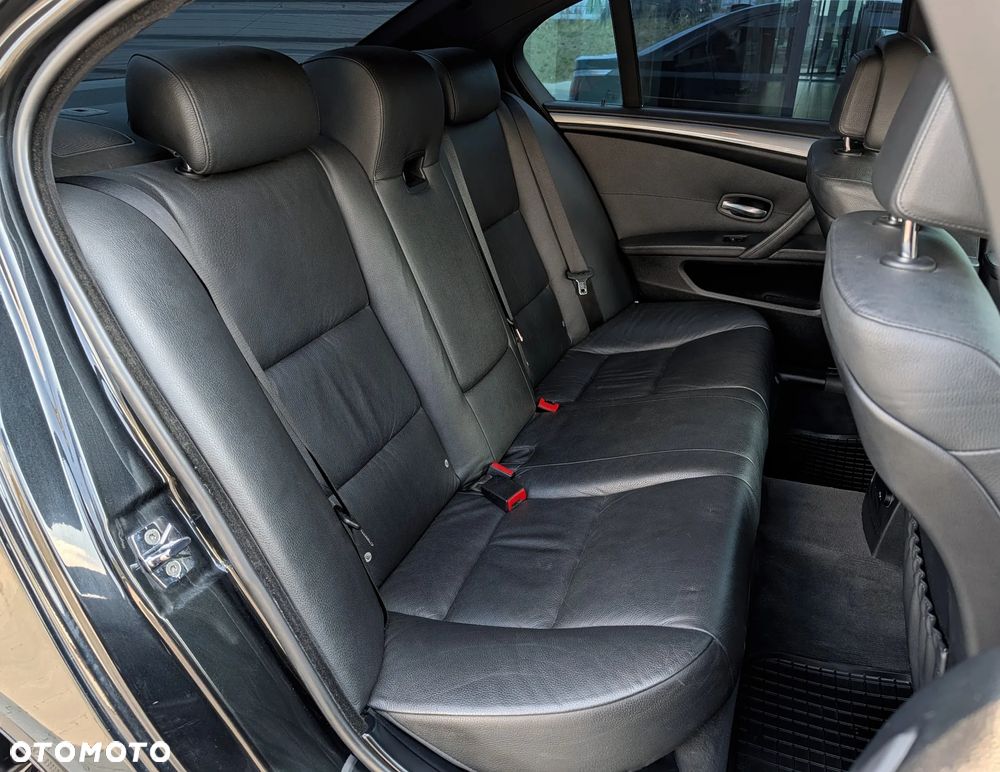 BMW Seria 5 530d Sport-Aut Edition Sport - 16