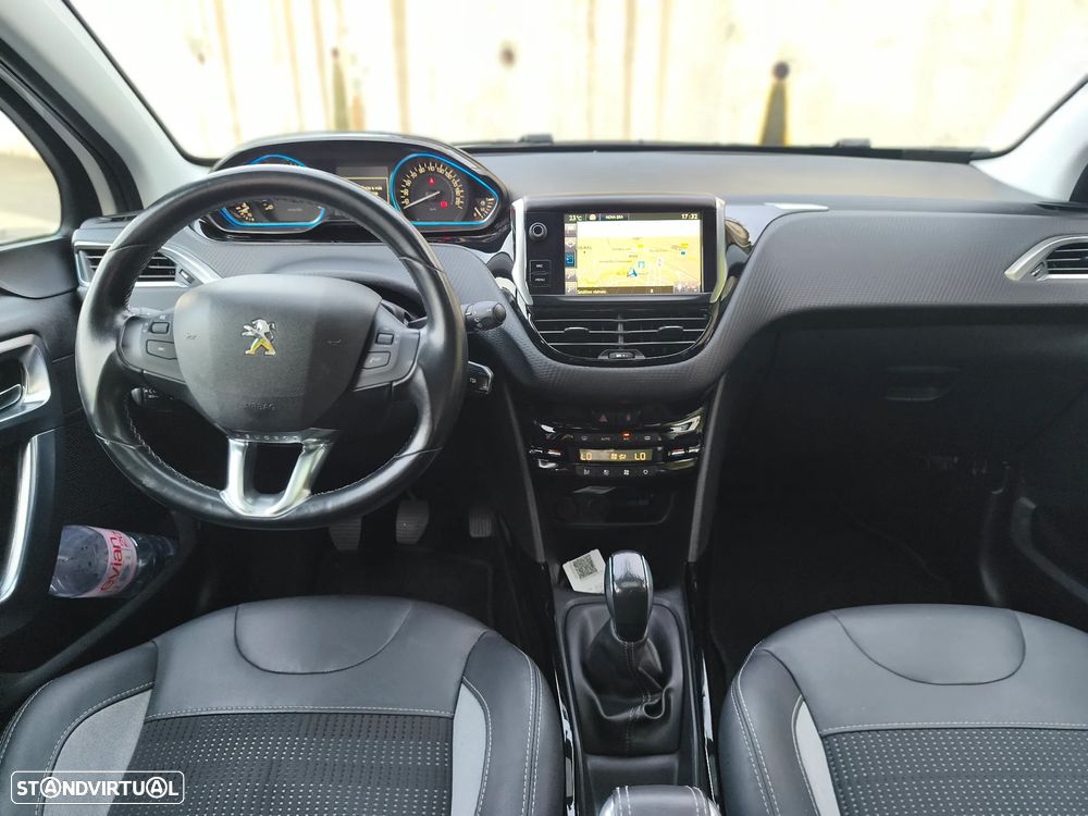 Peugeot 2008 1.2 PureTech Allure - 6