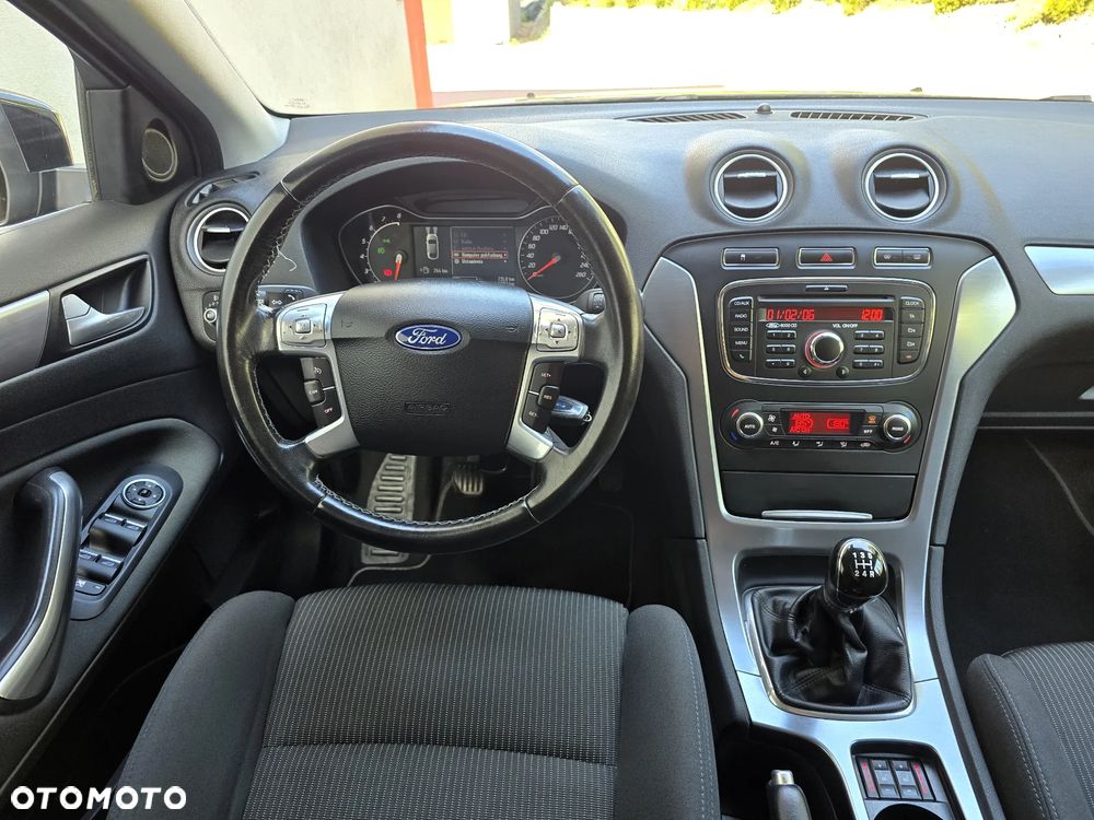 Ford Mondeo 2.0 Futura X - 23