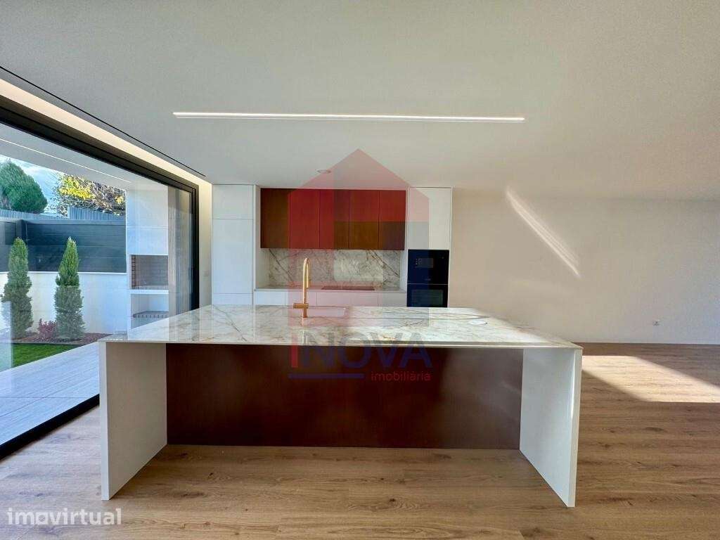 Moradia V4+1 com Piscina, Turiz - Grande imagem: 5/60