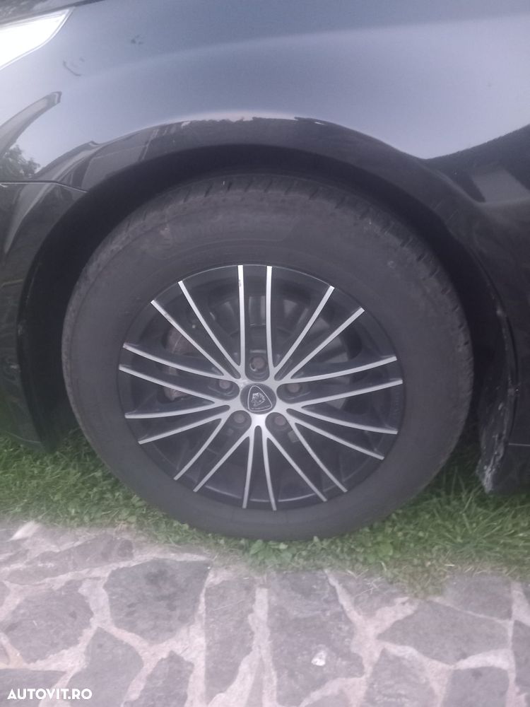Toyota Avensis 2.0 D4D Sdn. Sol - 9