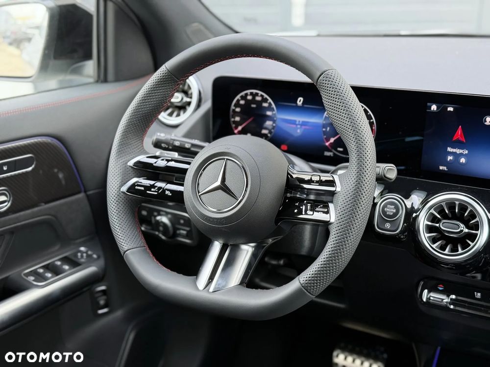 Mercedes-Benz GLA - 14