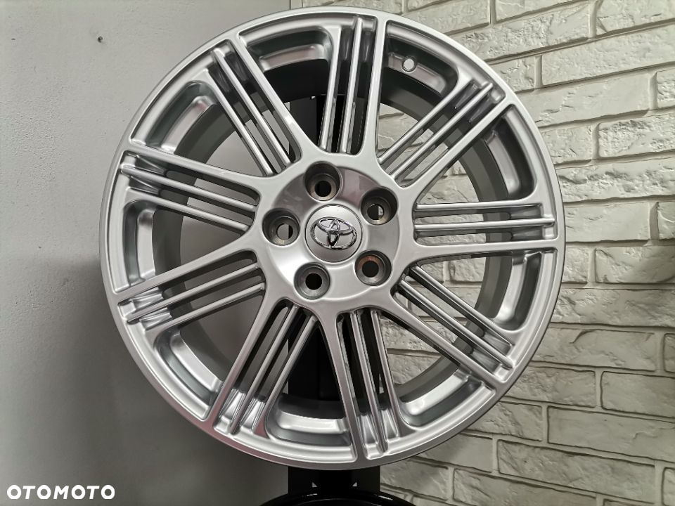 Felgi aluminiowe TOYOTA ori 5x114,3r18 et45 srebrne NOWE!!! - 4
