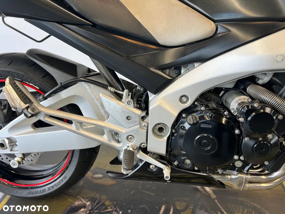 Suzuki GSR - 16