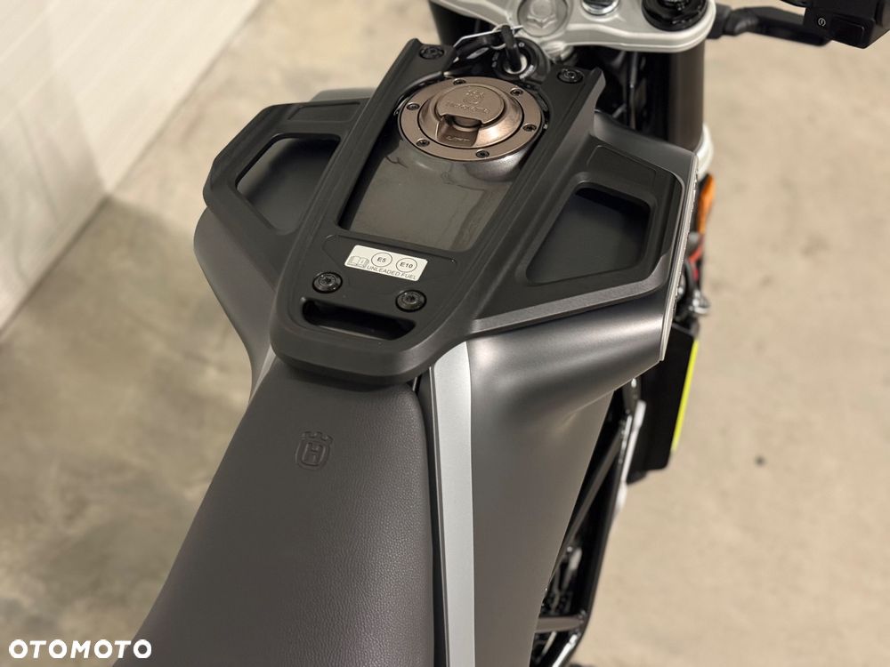 Husqvarna Svartpilen - 19