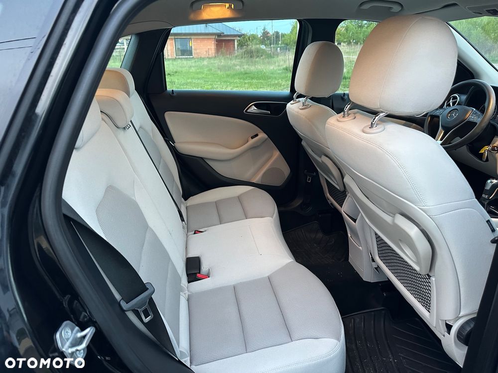Mercedes-Benz Klasa B 180 BlueEFFICIENCY Edition Style - 29