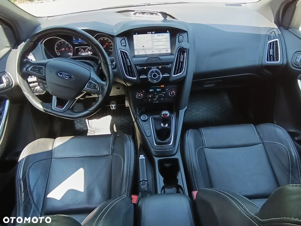Ford Focus 2.0 EcoBoost ST - 16