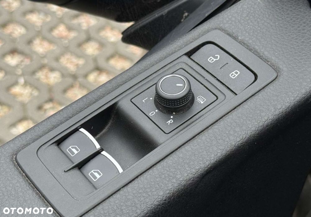 Volkswagen Multivan - 23