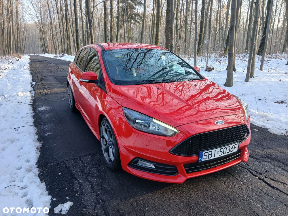 Ford Focus 2.0 EcoBoost ST mit Leder-Sport-Paket - 2